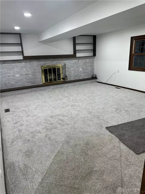 Living - 758 Oneida Dr, Springfield, OH 45502 photo 3 of 3