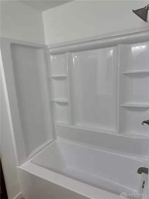 Bath - 758 Oneida Dr, Springfield, OH 45502 photo 5 of 5