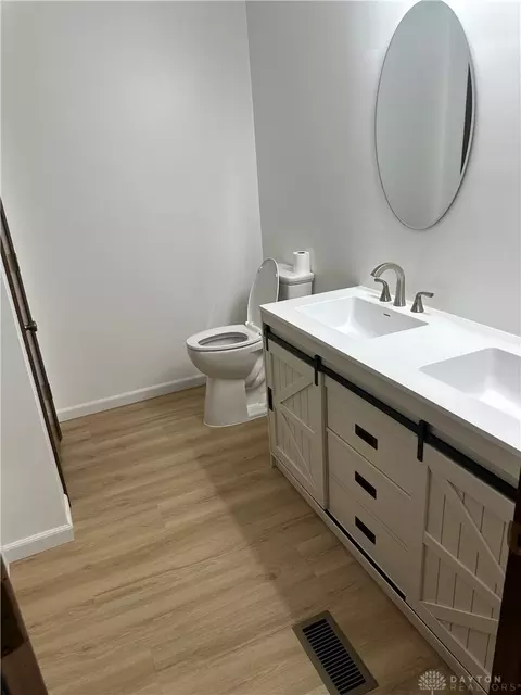 Bath - 758 Oneida Dr, Springfield, OH 45502 photo 4 of 5