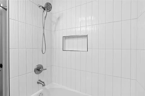 Bath - 4855 Arrowhead Dr, Kettering, OH 45440 photo 4 of 5