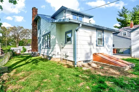 Exterior - 2930 Robin Rd, Kettering, OH 45409 photo 6 of 11