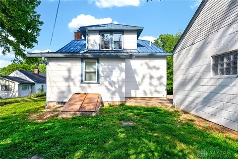 Exterior - 2930 Robin Rd, Kettering, OH 45409 photo 4 of 11