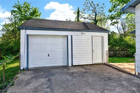 Exterior - 2930 Robin Rd, Kettering, OH 45409 photo 2 of 11