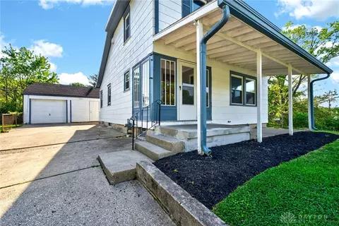 Exterior - 2930 Robin Rd, Kettering, OH 45409 photo 1 of 11