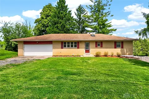 3598 Roselawn Dr, Beavercreek, OH 45430