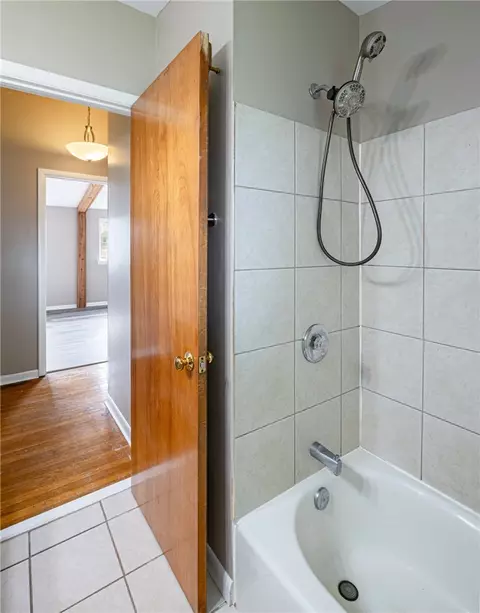 Bath - 3336 Braddock, Kettering, OH 45420 photo 3 of 4