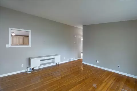 Living - 3336 Braddock, Kettering, OH 45420 photo 3 of 5