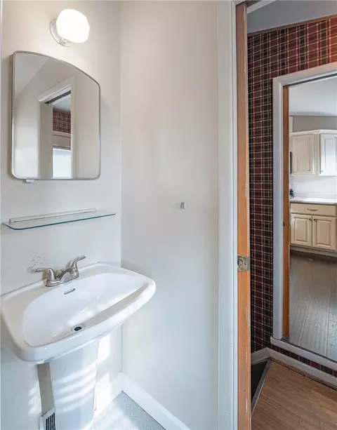 Bath - 3336 Braddock, Kettering, OH 45420 photo 1 of 4