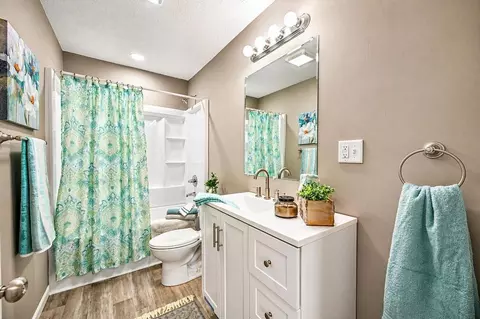 Bath - 2761 Middle Urbana Rd, Springfield, OH 45503 photo 2 of 2