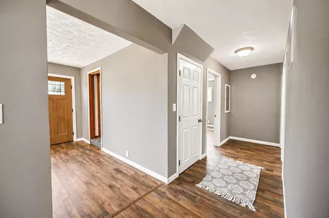 Entry Way - 2761 Middle Urbana Rd, Springfield, OH 45503 photo 2 of 4