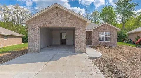 137 Pebble Creek Dr, Eaton, OH 45320