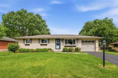 1015 Romanus Dr, Vandalia, OH 45377