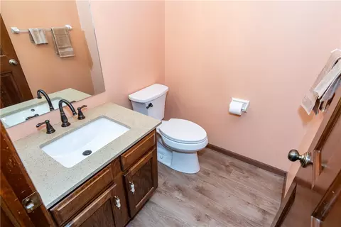 Bath - 587 Cottingwood Ct, Kettering, OH 45429 photo 1 of 7