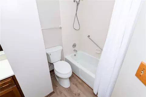 Bath - 587 Cottingwood Ct, Kettering, OH 45429 photo 7 of 7