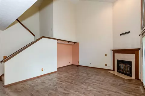 Living - 587 Cottingwood Ct, Kettering, OH 45429 photo 2 of 7