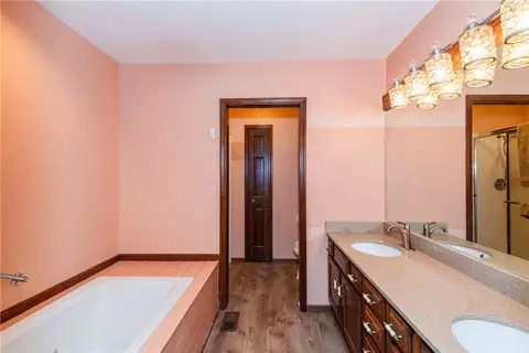 Bath - 587 Cottingwood Ct, Kettering, OH 45429 photo 2 of 7