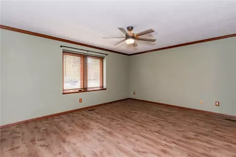 Living - 587 Cottingwood Ct, Kettering, OH 45429 photo 5 of 7