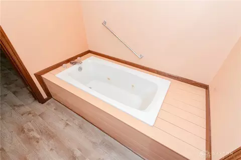Bath - 587 Cottingwood Ct, Kettering, OH 45429 photo 4 of 7