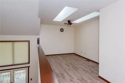 Living - 587 Cottingwood Ct, Kettering, OH 45429 photo 6 of 7
