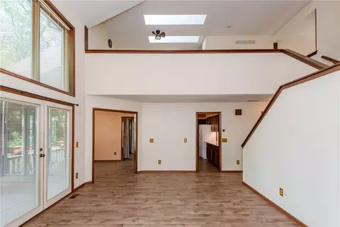Living - 587 Cottingwood Ct, Kettering, OH 45429 photo 4 of 7