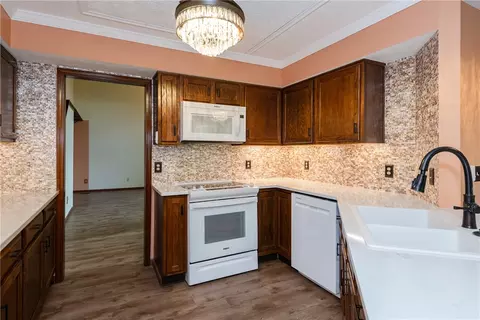Kitchen - 587 Cottingwood Ct, Kettering, OH 45429 photo 3 of 3