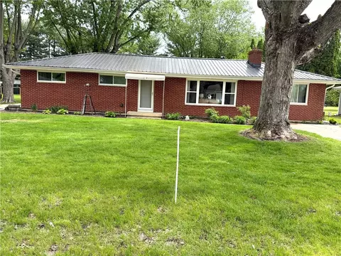 344 Green Acres Dr, Springfield, OH 45504
