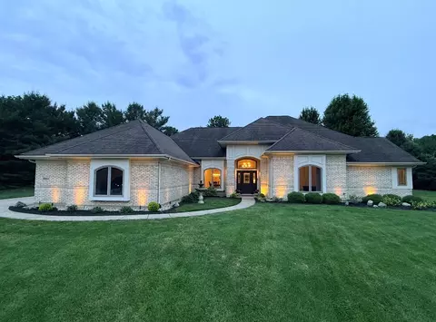 2811 River Edge Cir, Sugarcreek Township, OH 45370