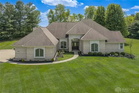 2811 River Edge Cir, Sugarcreek Township, OH 45370