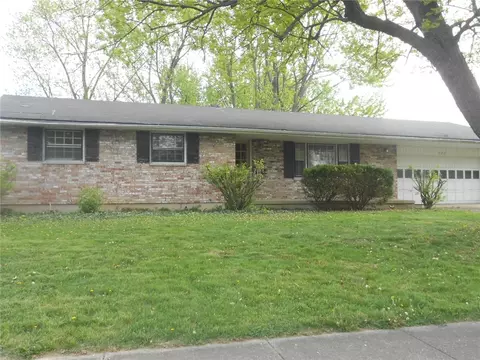 327 Reichard Dr, Vandalia, OH 45377