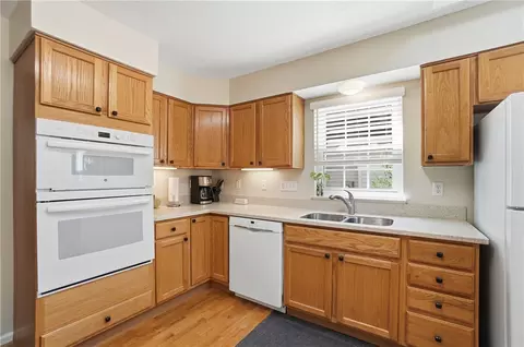 Kitchen - 504 Dakota Run, Maineville, OH 45039 photo 3 of 5