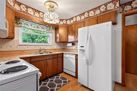 Kitchen - 2813 Mohican Ave, Kettering, OH 45429 photo 3 of 4