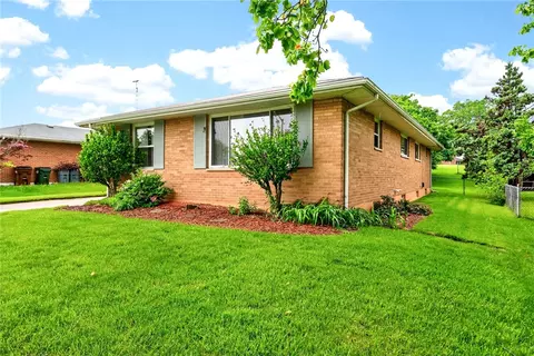 Exterior - 2813 Mohican Ave, Kettering, OH 45429 photo 1 of 8