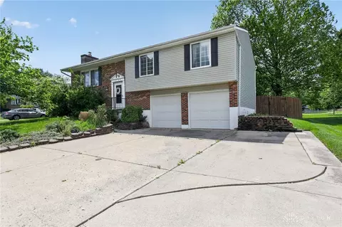 4199 White Hawk Ct, Beavercreek, OH 45430