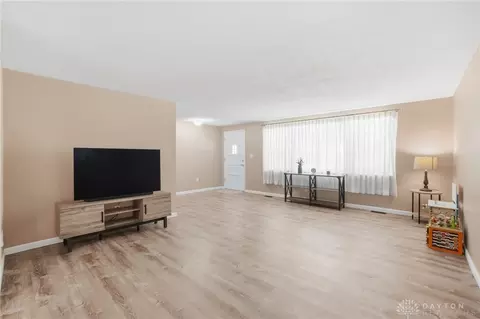 Living - 4813 Bonnie Rd, Kettering, OH 45440 photo 2 of 3