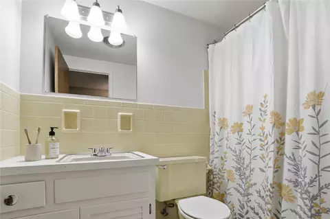 Bath - 4813 Bonnie Rd, Kettering, OH 45440 photo 2 of 2