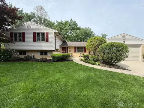 2272 Whispering Willow Cir, Kettering, OH 45440