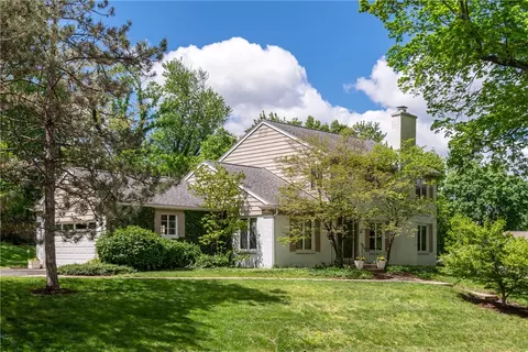 84 Thruston Blvd, Oakwood, OH 45409