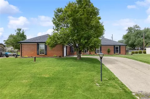 2411 Brown Bark Dr, Dayton, OH 45431