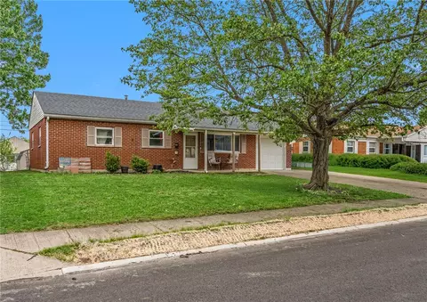 309 Lutz Dr, Englewood, OH 45322
