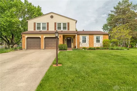 7013 Woodcroft Dr, Englewood, OH 45322