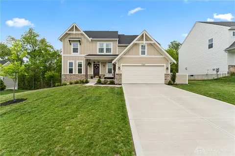 1584 Bur Oak Dr, Bellbrook, OH 45305