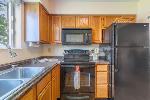 500 Waterfront Pl, Washington Township, OH 45458