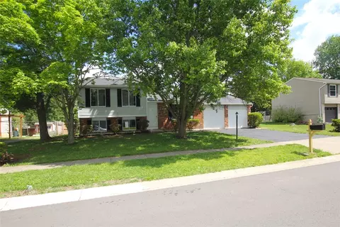 5917 Summersweet Dr, Clayton, OH 45315
