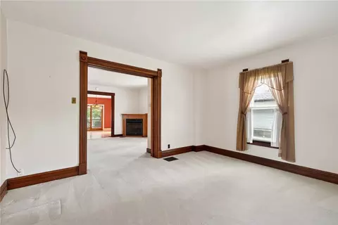 Living - 6 Maple St, Franklin, OH 45005 photo 1 of 8