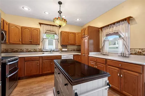 Kitchen - 6 Maple St, Franklin, OH 45005 photo 4 of 8