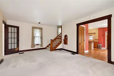 Living - 6 Maple St, Franklin, OH 45005 photo 7 of 8