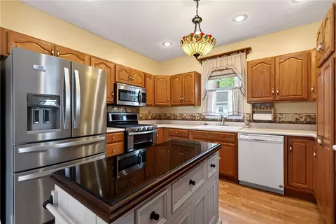 Kitchen - 6 Maple St, Franklin, OH 45005 photo 5 of 8
