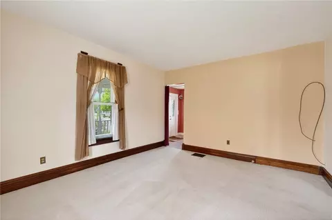 Living - 6 Maple St, Franklin, OH 45005 photo 3 of 8