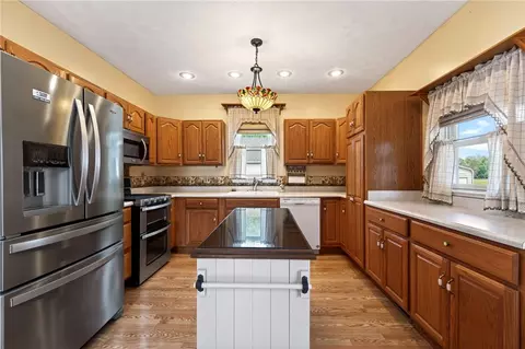 Kitchen - 6 Maple St, Franklin, OH 45005 photo 3 of 8
