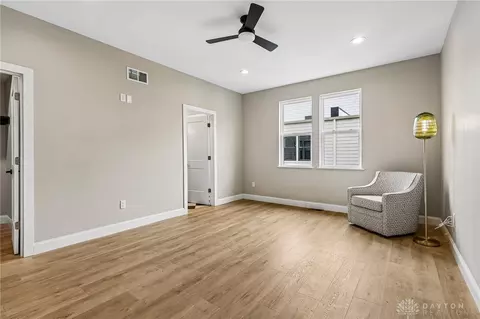 Living - 3906 Edwards Rd #C, Cincinnati, OH 45209 photo 8 of 10